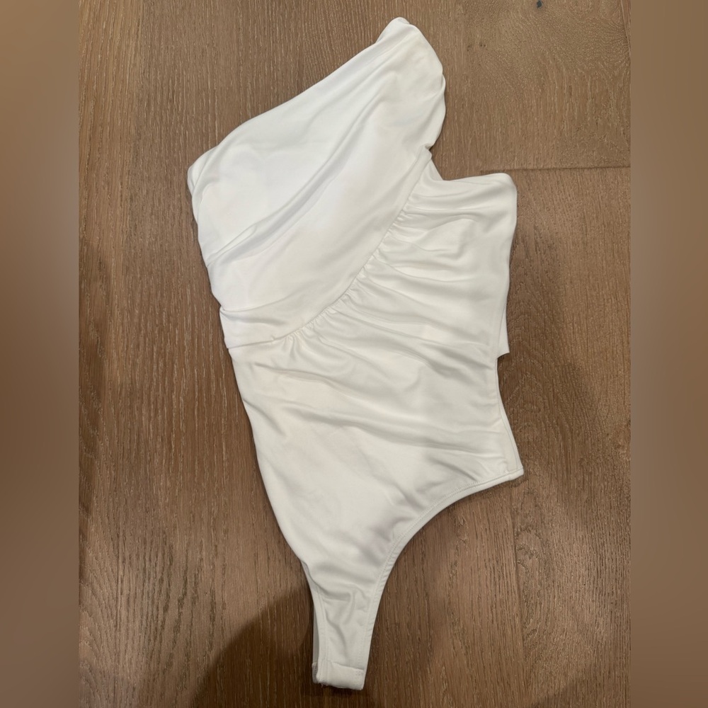 Superdown Ivory One-Shoulder Top